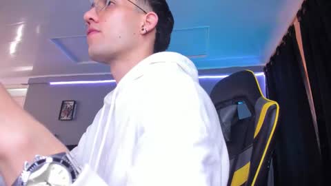 alexgiraldo__ online show from October 2, 12:01 pm