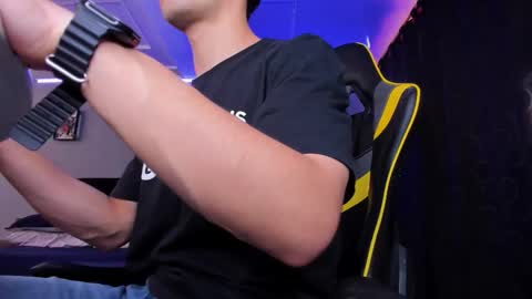 alexgiraldo__ online show from October 19, 1:12 pm