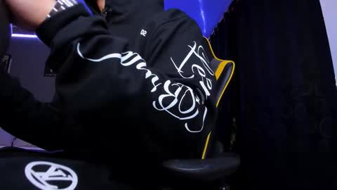 alexgiraldo__ online show from December 4, 12:25 pm