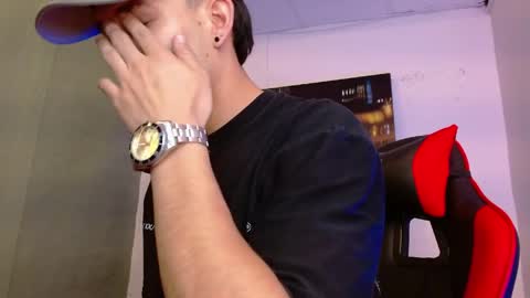 alexgiraldo__ online show from May 17, 12:01 pm