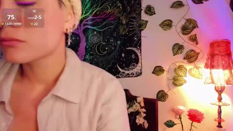 Snapshot of alexiafisher_ chatting on February 15, 11:06 am Alex online show from February 15, 11:06 am