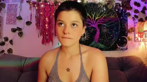 Snapshot of alexiafisher_ chatting on October 18, 1:52 am Alex online show from October 18, 1:52 am