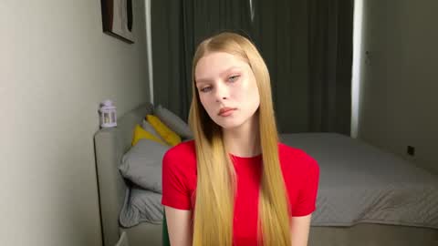 Snapshot of alexialunaris chatting on April 20, 9:23 am Alexia online show from April 20, 9:23 am