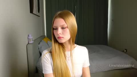 Snapshot of alexialunaris chatting on May 13, 9:28 am Alexia online show from May 13, 9:28 am