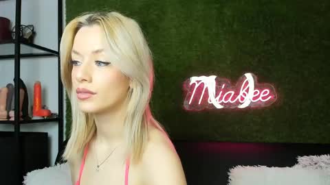 alexisbanx online show from May 6, 3:17 pm