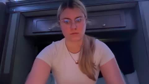 Alexis Danielle online show from September 18, 5:37 pm