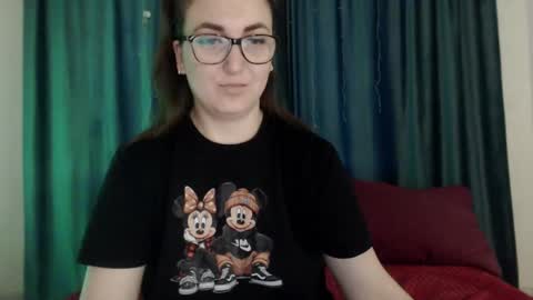 Snapshot of alexismacc chatting on February 6, 2:11 am alexismacc online show from February 6, 2:11 am