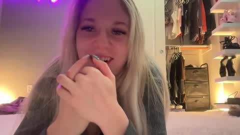 alexispaige06 online show from April 24, 1:46 pm