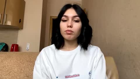 Snapshot of alexisschiess chatting on November 4, 9:08 am Karolina online show from November 4, 9:08 am