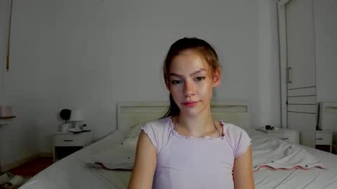 Snapshot of alexisyourdream chatting on September 19, 7:21 am Alex online show from September 19, 7:21 am