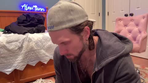 Snapshot of alexmanndickerson chatting on December 4, 2:42 am Alex Mann online show from December 4, 2:42 am