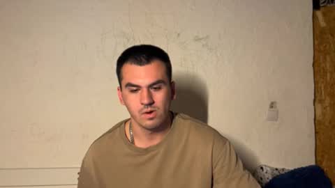 Snapshot of alexray20 chatting on April 2, 9:23 pm Alex online show from April 2, 9:23 pm