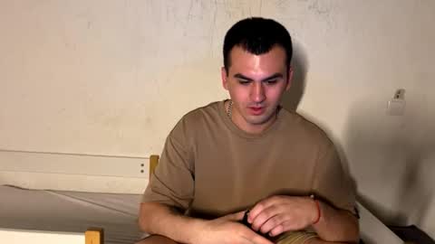 Snapshot of alexray20 chatting on April 3, 6:39 pm Alex online show from April 3, 6:39 pm