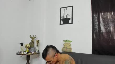 Snapshot of alexroyce_ chatting on July 10, 6:43 pm ALEX ROYCE online show from July 10, 6:43 pm