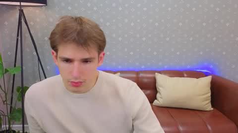 Snapshot of alexs_771 chatting on September 29, 12:21 pm Dennis online show from September 29, 12:21 pm