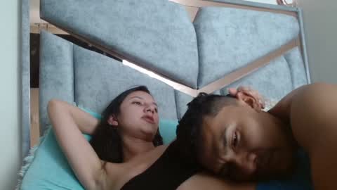 Snapshot of alexvsluisa chatting on December 10, 2:28 pm alex y luisa online show from December 10, 2:28 pm