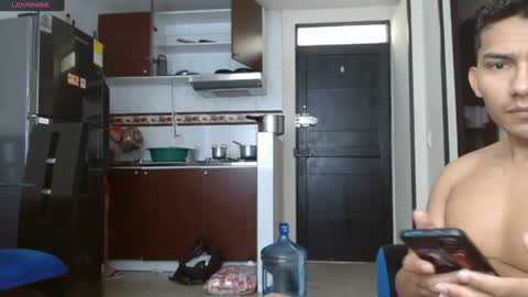 Snapshot of alexvsluisa chatting on December 16, 3:00 pm alex y luisa online show from December 16, 3:00 pm