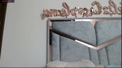 Snapshot of alexvsluisa chatting on December 19, 1:51 pm alex y luisa online show from December 19, 1:51 pm