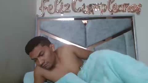 Snapshot of alexvsluisa chatting on January 7, 2:41 pm alex y luisa online show from January 7, 2:41 pm