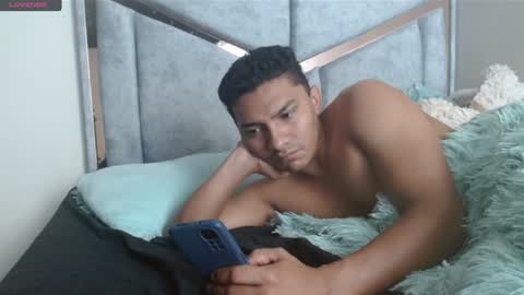 Snapshot of alexvsluisa chatting on January 16, 2:30 pm alex y luisa online show from January 16, 2:30 pm