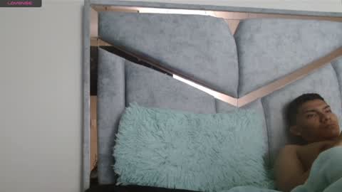 Snapshot of alexvsluisa chatting on January 24, 2:41 pm alex y luisa online show from January 24, 2:41 pm