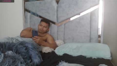 Snapshot of alexvsluisa chatting on February 7, 2:58 pm alex y luisa online show from February 7, 2:58 pm