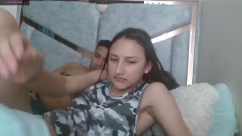 Snapshot of alexvsluisa chatting on February 10, 5:19 pm alex y luisa online show from February 10, 5:19 pm