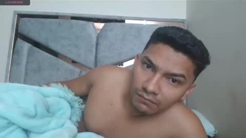 Snapshot of alexvsluisa chatting on February 12, 2:21 pm alex y luisa online show from February 12, 2:21 pm