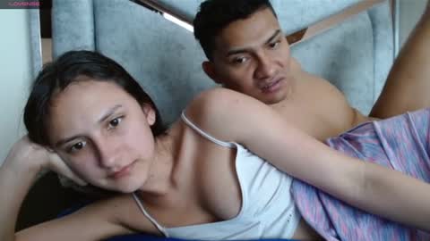 Snapshot of alexvsluisa chatting on February 26, 7:05 pm alex y luisa online show from February 26, 7:05 pm