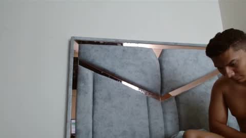 Snapshot of alexvsluisa chatting on March 5, 2:56 pm alex y luisa online show from March 5, 2:56 pm