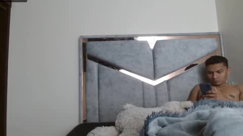 Snapshot of alexvsluisa chatting on September 8, 4:17 pm alex y luisa online show from September 8, 4:17 pm