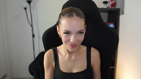 Snapshot of alexxisky chatting on September 22, 1:24 pm Alexi online show from September 22, 1:24 pm
