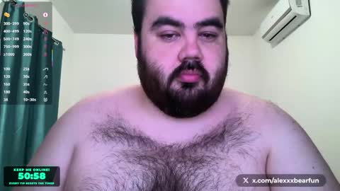 Snapshot of alexxxbear chatting on February 22, 12:34 am alexxxbear online show from February 22, 12:34 am