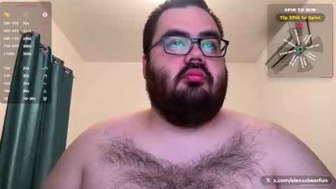 Snapshot of alexxxbear chatting on February 22, 9:24 pm alexxxbear online show from February 22, 9:24 pm