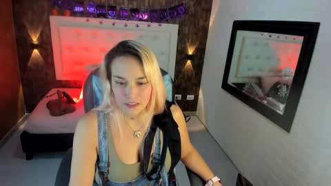 alezzafox__ online show from October 23, 4:45 am