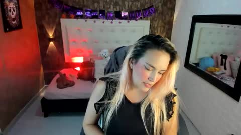 alezzafox__ online show from October 24, 4:31 am