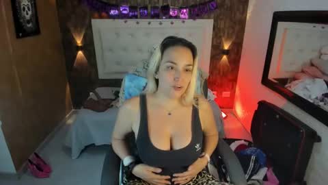 alezzafox__ online show from October 29, 4:59 am