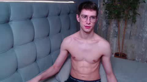 Alfie online show from December 19, 1:34 am