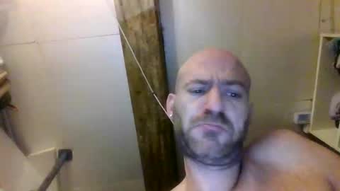Snapshot of alfred151 chatting on April 10, 12:38 am Edgarrrdd1021 online show from April 10, 12:38 am