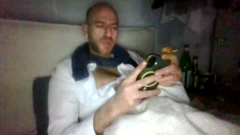 Snapshot of alfred151 chatting on April 15, 6:31 am Edgarrrdd1021 online show from April 15, 6:31 am