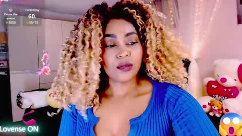 Snapshot of aliana_ross chatting on March 12, 3:24 am aliana_ross online show from March 12, 3:24 am