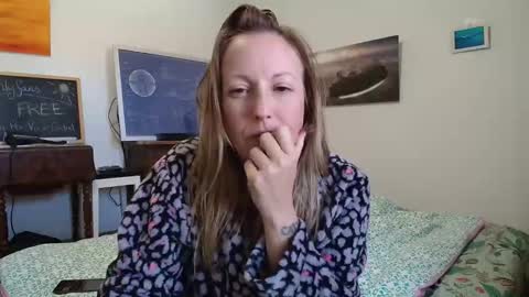 Snapshot of alice8363 chatting on October 6, 8:34 am Alice online show from October 6, 8:34 am