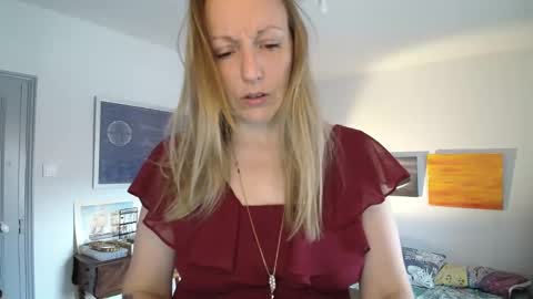 Snapshot of alice8363 chatting on October 28, 7:56 am Alice online show from October 28, 7:56 am