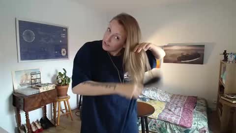 Snapshot of alice8363 chatting on November 9, 10:13 am Alice online show from November 9, 10:13 am