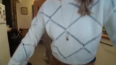 Snapshot of alice8363 chatting on January 6, 8:07 am Alice online show from January 6, 8:07 am