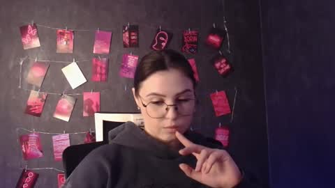 Alice online show from March 25, 6:30 am