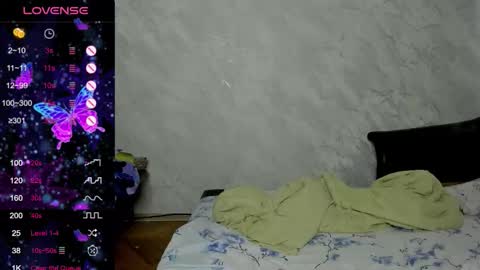 Snapshot of alice_allens chatting on September 22, 8:16 am Alice online show from September 22, 8:16 am