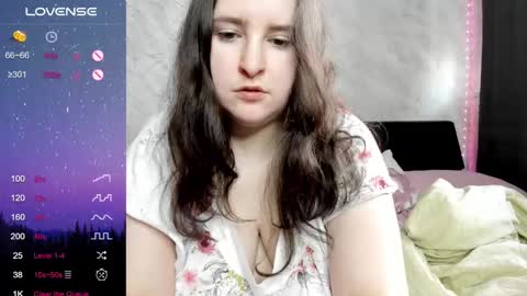 Snapshot of alice_allens chatting on October 3, 10:45 am Alice online show from October 3, 10:45 am