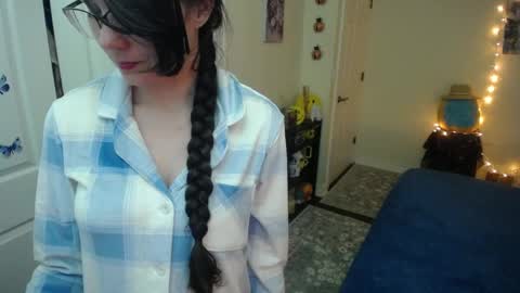 Snapshot of alice_asks chatting on March 20, 6:29 am Alice Asks online show from March 20, 6:29 am