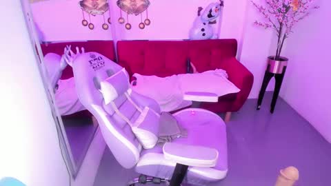 Snapshot of alice_candace chatting on December 24, 5:13 pm Alice online show from December 24, 5:13 pm